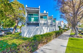 748 OLIVE AVE