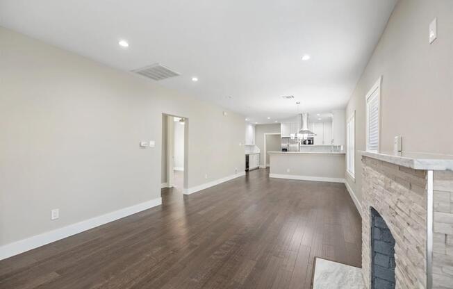 2702 Rosewood St