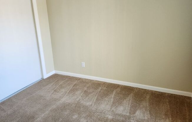 2 beds, 1 bath, 825 sqft, $1,820, Unit 227