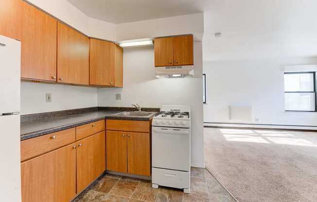 Fully Furnished Kitchen at Johnson Legacy Apartments, Milwaukee