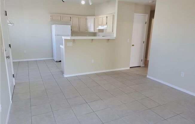 SUNRISE MANOR 1ST FLOOR UNIT IN GATED COMMUNITY!!