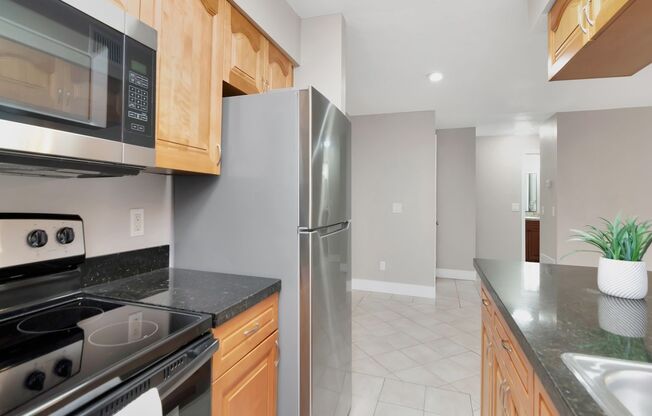 Gated 2BR Home in Brandon with Resort Amenities — Up to One Month Free!