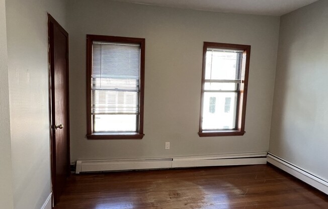 3 beds, 1 bath, 1,100 sqft, $3,000, Unit 3