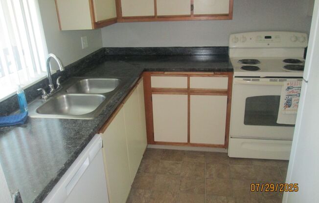 2 beds, 1 bath, 870 sqft, $1,550, Unit 223-53