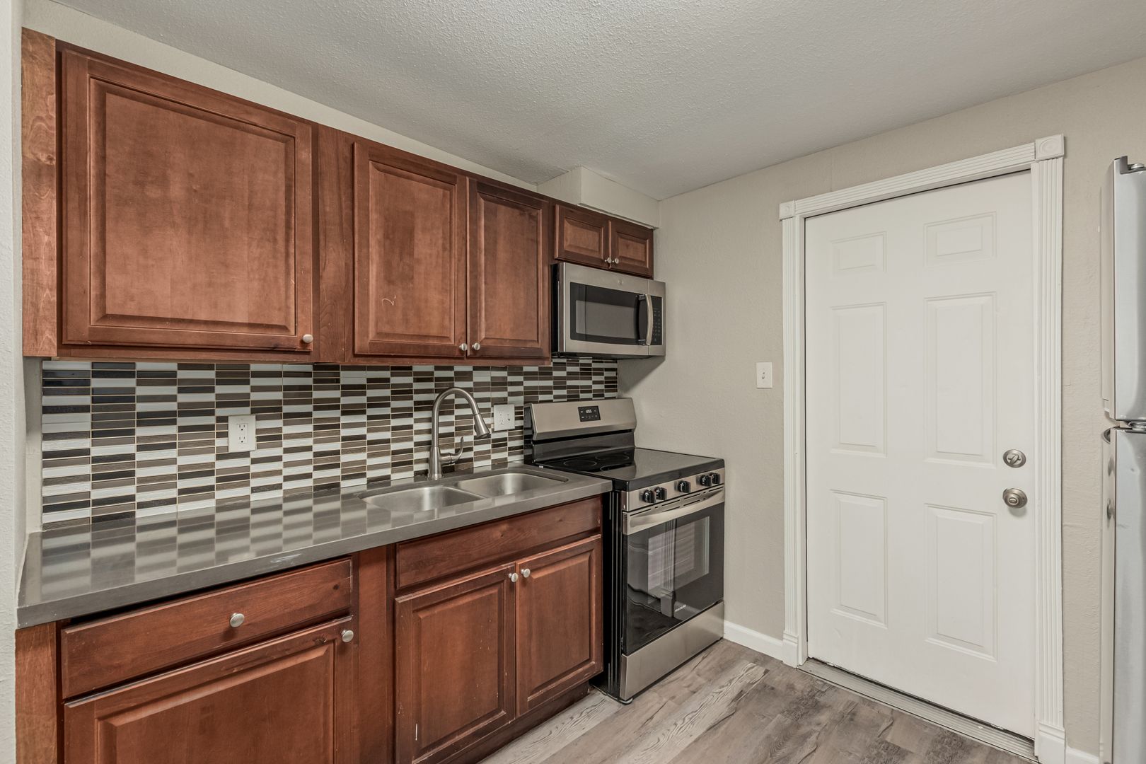 1010 1012 S SMITH RD