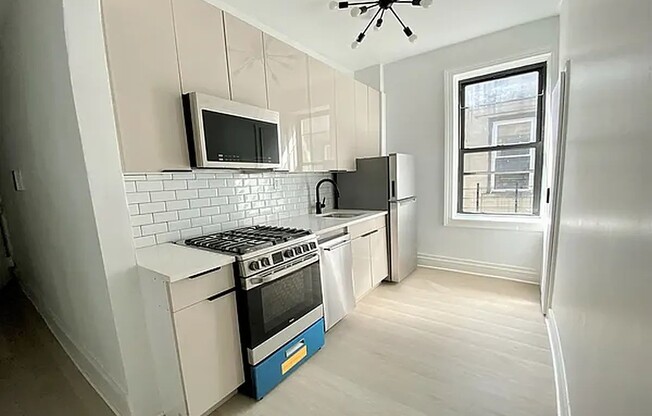 2 beds, 1 bath, $2,495, Unit 4B