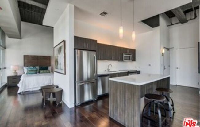 1 bed, 1 bath, 858 sqft, $4,545, Unit 1403