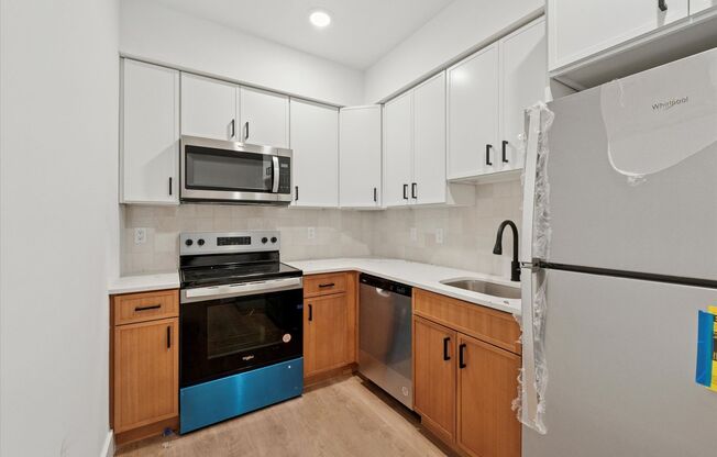 2 beds, 2 baths, 900 sqft, $1,422, Unit 103