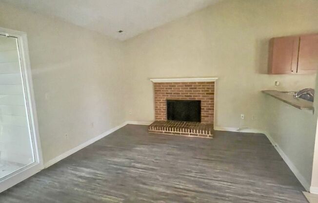 2 beds, 1 bath, $1,495