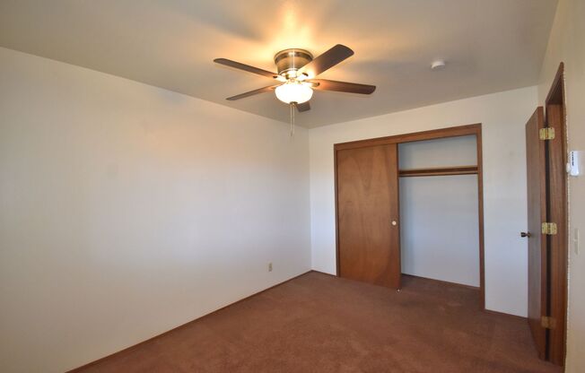 2 beds, 1 bath, $1,150, Unit 948 Vine St. #2