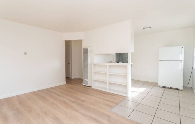 2 beds, 1 bath, $1,999, Unit M