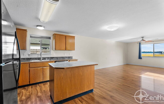 3 beds, 2 baths, 1,416 sqft, $2,495