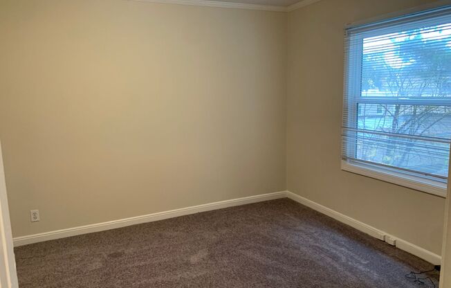 1 bed, 1 bath, $2,400, Unit 6