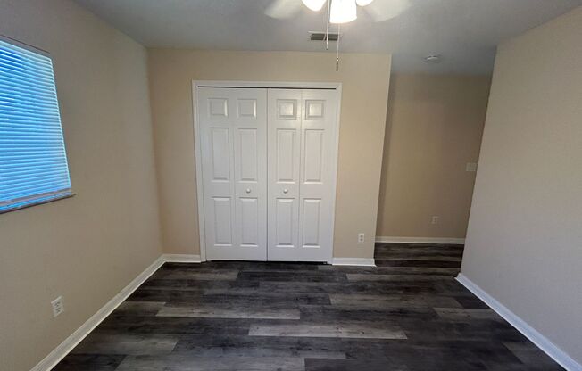 3/2  Duplex with brand new flooring and kitchen !