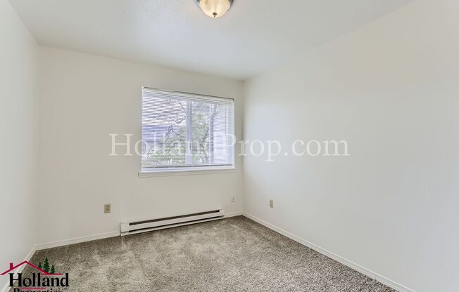 3 beds, 1.5 baths, 836 sqft, $1,595, Unit Unit C