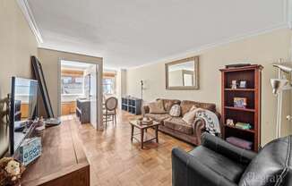 200 E 74 ST