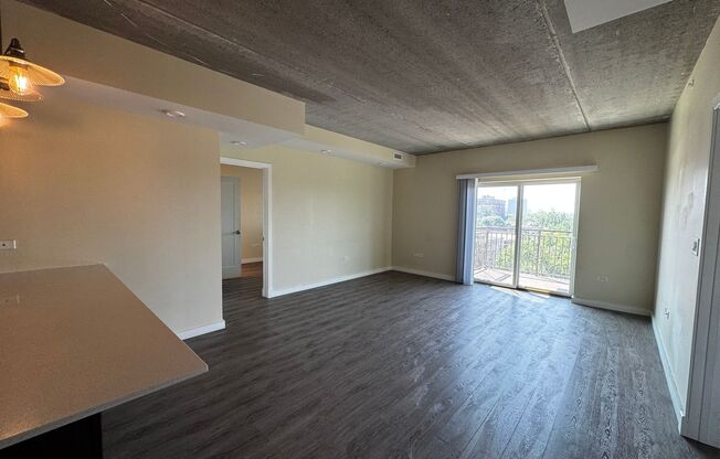 2 beds, 1 bath, 826 sqft, $2,500, Unit 708