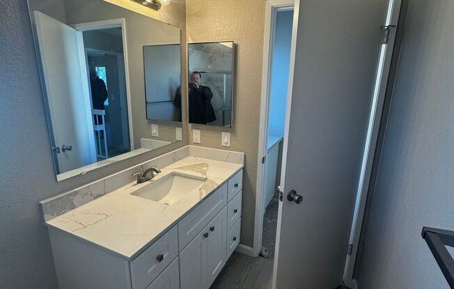 Gorgeous remodeled Oakley rental opportunity!