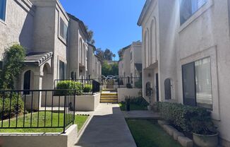 Charming gated 2 Bed 2 Bath Townhouse in Spring Valley