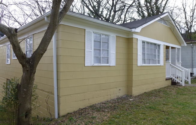 3 beds, 1 bath, $1,100