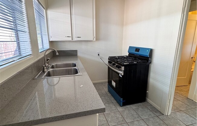 179 E 48 ST