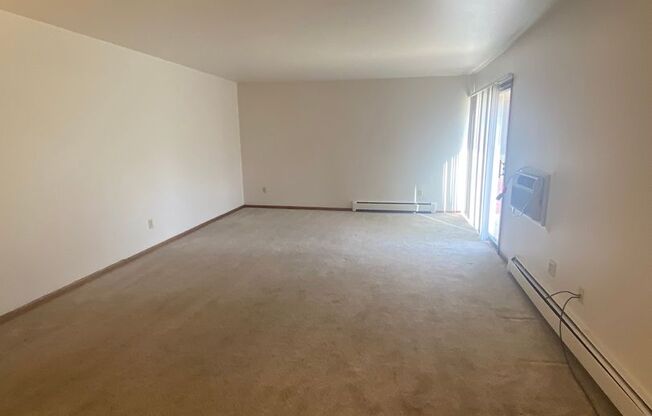 3 beds, 1.5 baths, 1,204 sqft, $1,569, Unit 5210 04