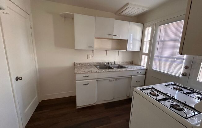 2 beds, 1 bath, $875