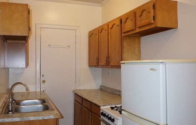 Studio, 1 bath, 375 sqft, $775, Unit 104