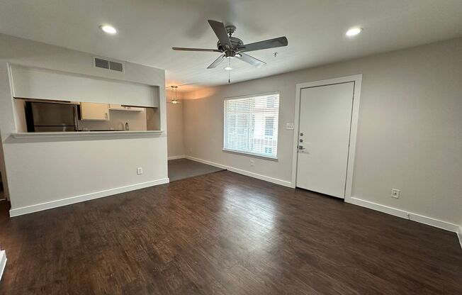 Lakewood Gardens - 5408 Reiger Ave