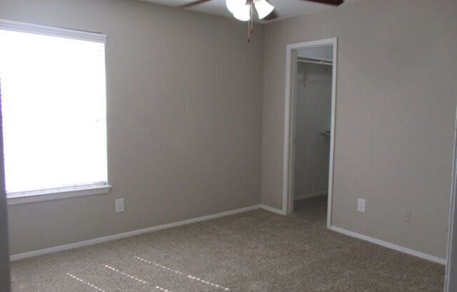 2 beds, 2 baths, 1,042 sqft, $1,401