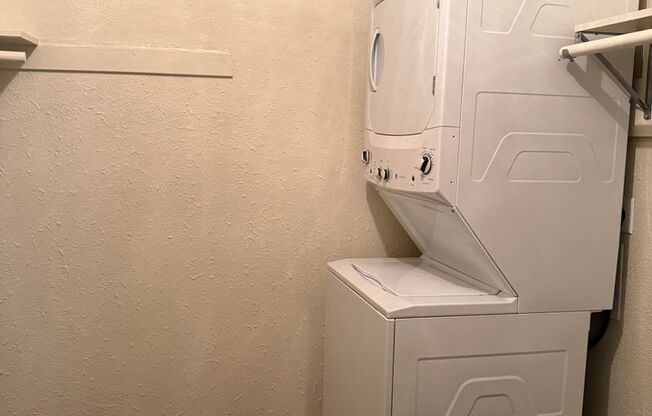 2 beds, 1 bath, 1,015 sqft, $1,990, Unit 023