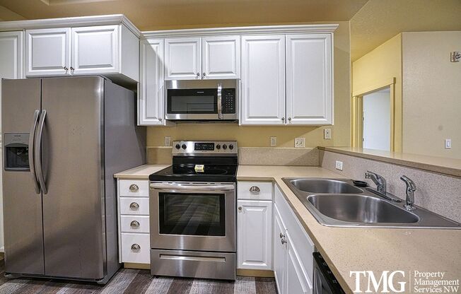 Beaverton Condo with Private Patio & Community Amenities