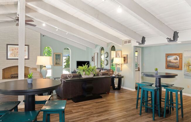 2 beds, 1 bath, 900 sqft, $1,450