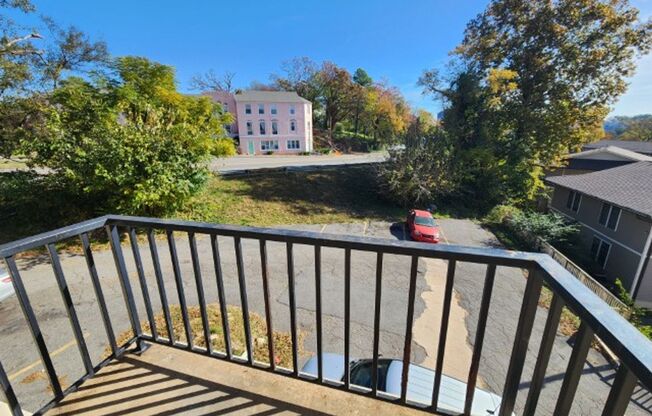 2 beds, 1 bath, 880 sqft, $775, Unit 109 Barton Street #08