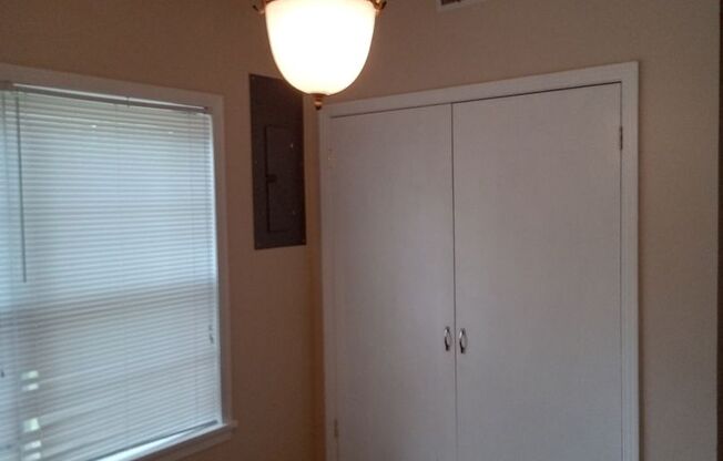 2 beds, 1 bath, $1,300