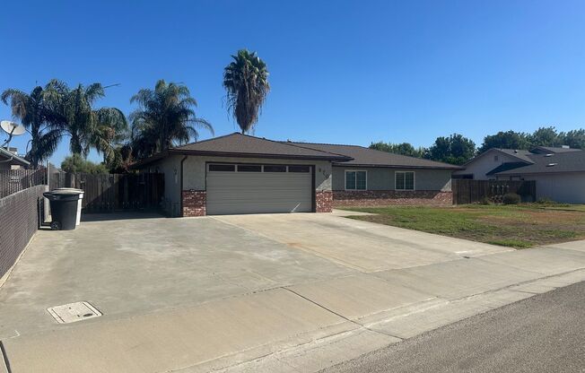 **Charming 3-Bedroom Home in Lemoore**