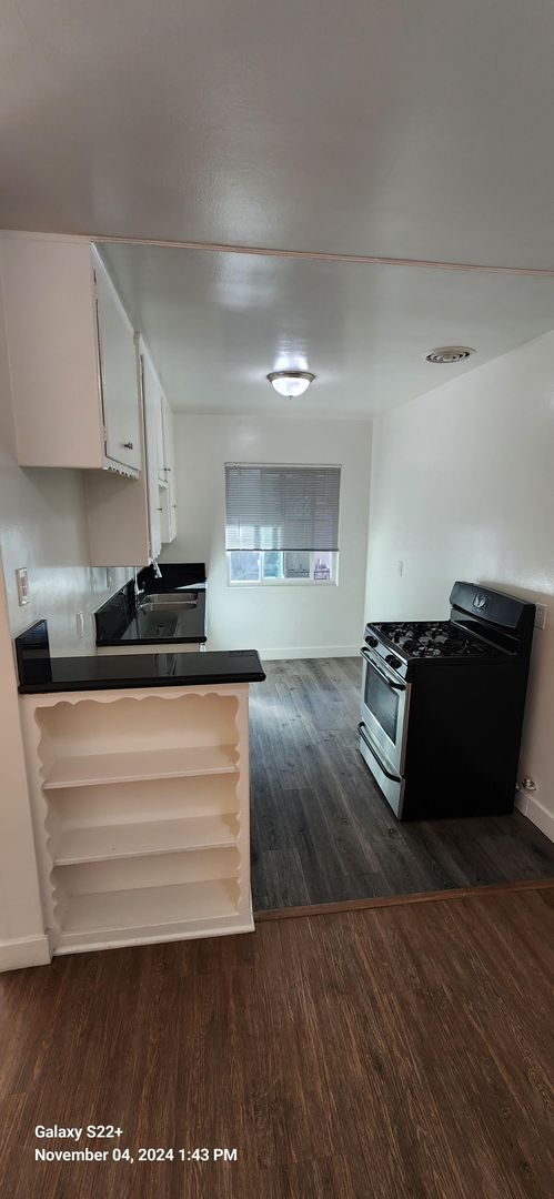 1 bed, 1 bath, 717 sqft, $1,650, Unit 6