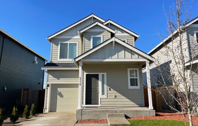 BEAUTIFUL 3 Bedroom 2.5 Bath Home! High Ceilings! HUGE Covered Patio! Great Location!