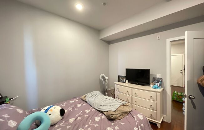 1 bed, 1 bath, $1,350, Unit Apt 19
