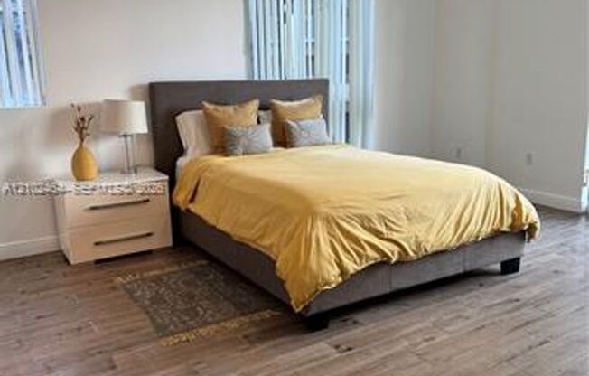 3 beds, 3 baths, $4,500, Unit # 301