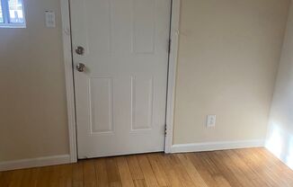 2 beds, 1 bath, $2,500