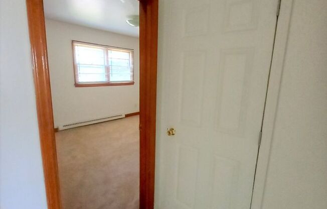 2 beds, 1 bath, 903 sqft, $1,240, Unit M-5