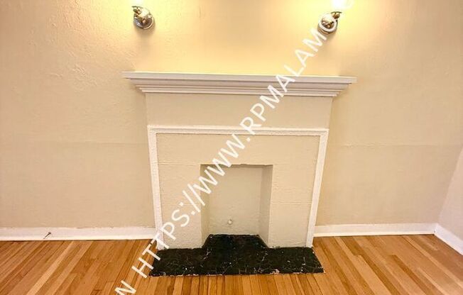 218 E ROSEWOOD AVE