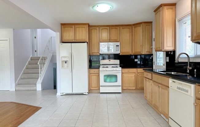 60 E FREMONT AVE