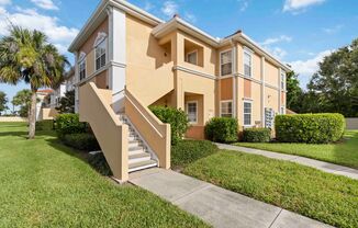 Spacious 2/2 unit available now for annual lease