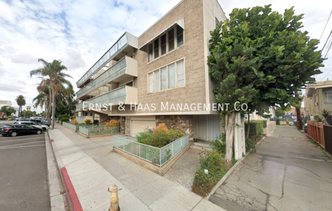 528 Cedar Ave. #1J