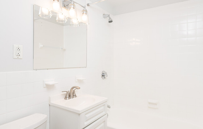 2 beds, 1 bath, 793 sqft, $3,600, Unit 18H