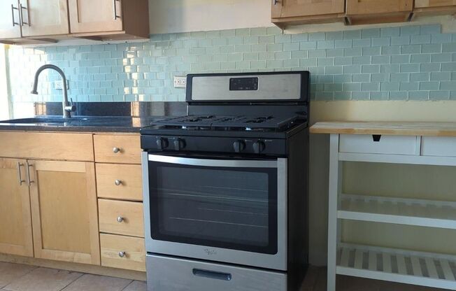 1 bed, 1 bath, $2,500, Unit 3R