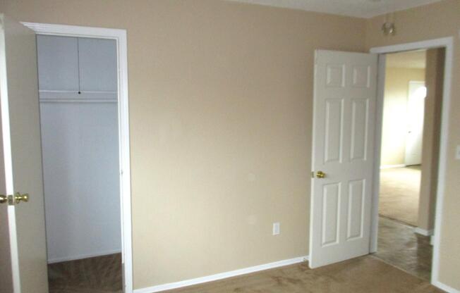 851 W CRESTWOOD AVE