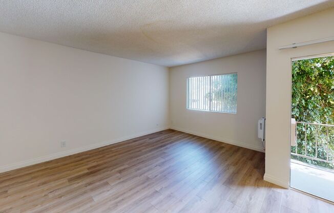 The Regal Villa Apts...Gorgeous Newly Remodeled 2 Bedroom.. Prime Location! CALL NOW!